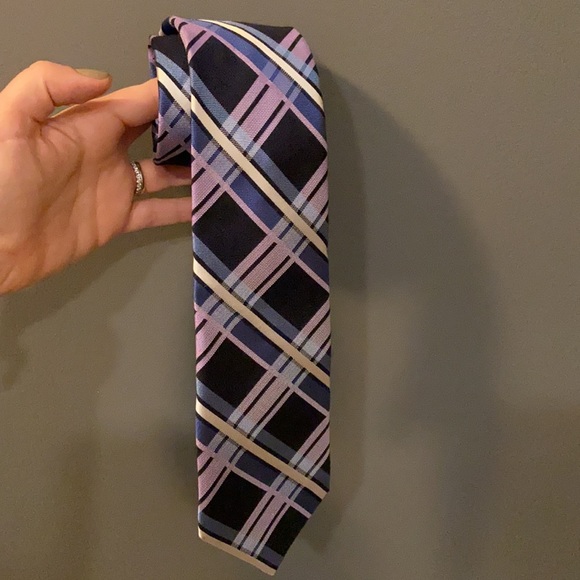 Michaels Kors 100% Silk Geometric Tie - Picture 7 of 9